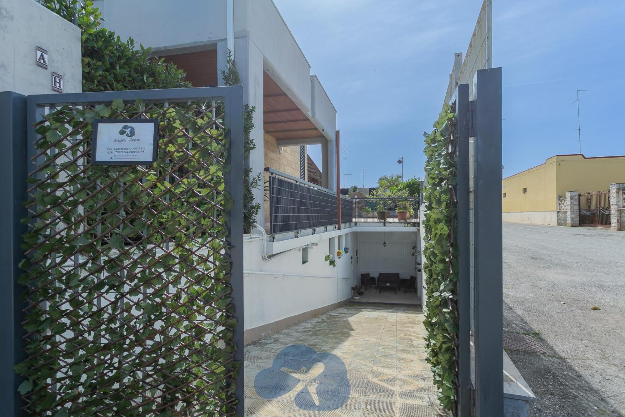 Airport House Appartement Bari Buitenkant foto
